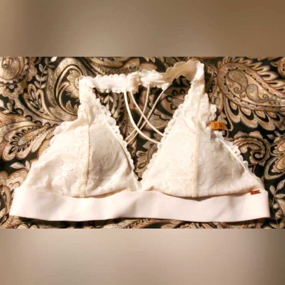 VICTORIA'S SECRET  BRALETTES LACE OVERLAY SZ XL CREAM